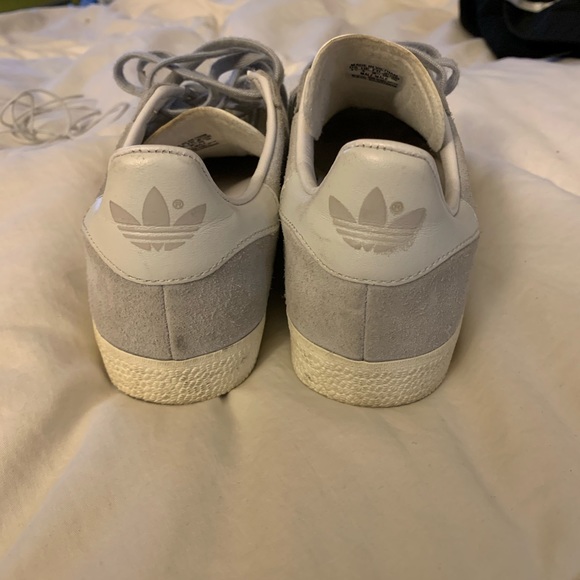 Light gray adidas gazelles - Picture 3 of 4